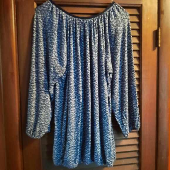 Top - Picture 2 of 4